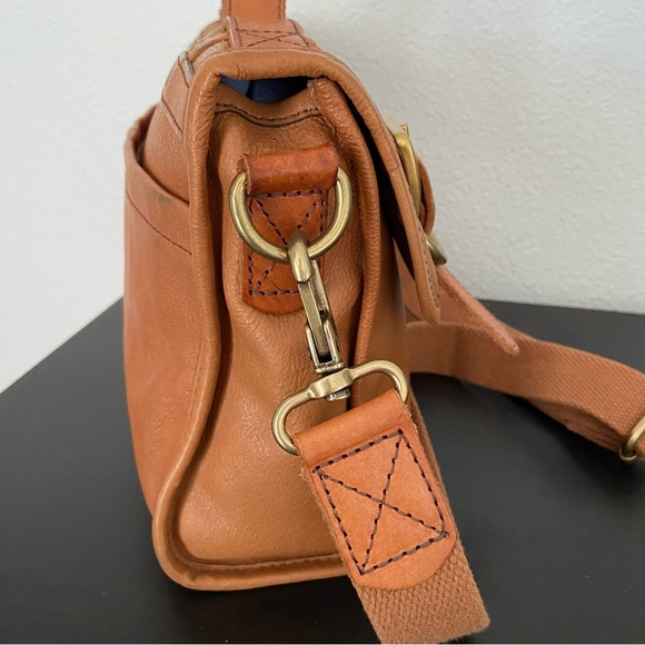 Vintage Authentic FOSSIL Issue 54 Cognac Leather Messenger Bag Crossbody - Picture 3 of 15